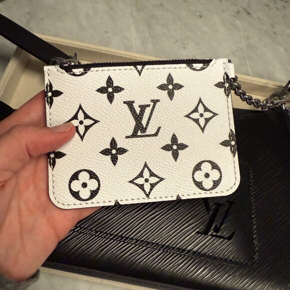 Louis Vuitton Marelle Handbag in Black Epi Leather - Picture 3 of 8